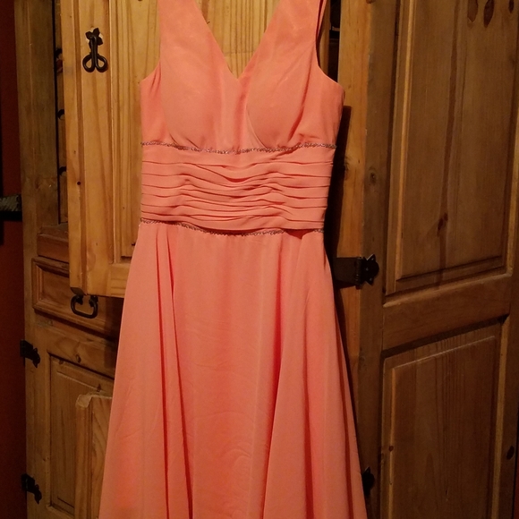 Formal dress - Picture 1 of 3